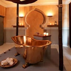 Salas de tratamiento para parejas, sauna y tratamientos corporales