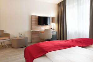 Habitación doble Deluxe | Ropa de cama hipoalergénica y caja de seguridad en la habitación