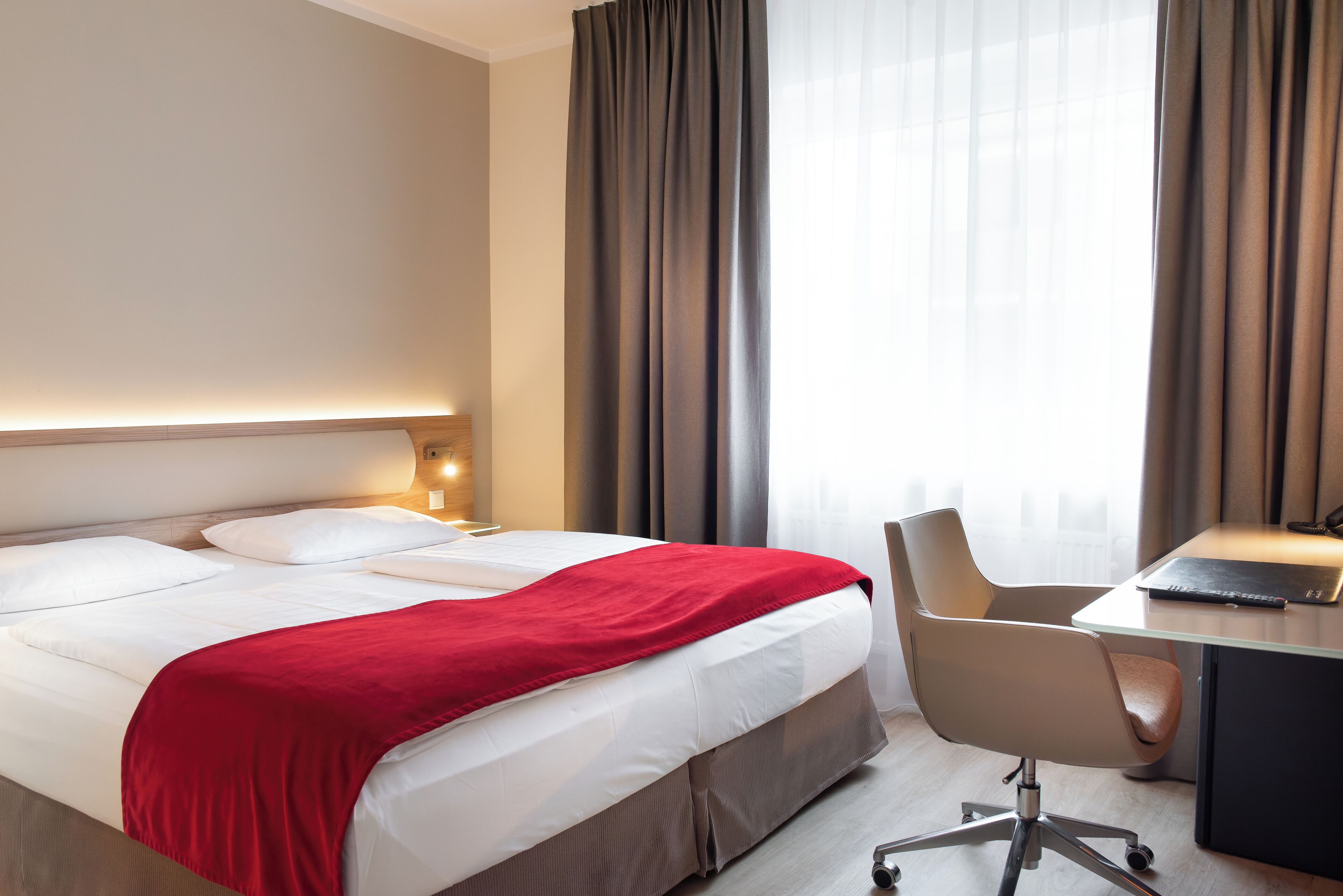 Deluxe Double Room | Hypo-allergenic bedding, in-room safe, individually decorated