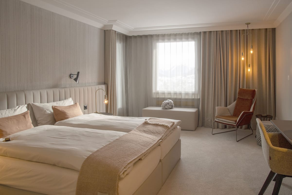 egyptian cotton sheets, premium bedding, tempur-pedic beds, minibar