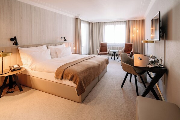 Superior Double Room | Hypo-allergenic bedding, down comforters, Tempur-Pedic beds, minibar - Kongress Hotel Davos (Davos)