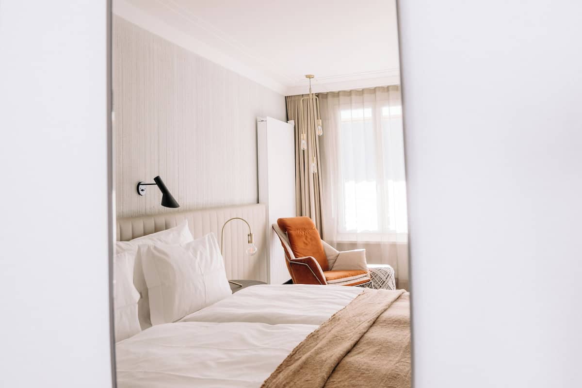 Egyptian cotton sheets, premium bedding, Tempur-Pedic beds, minibar