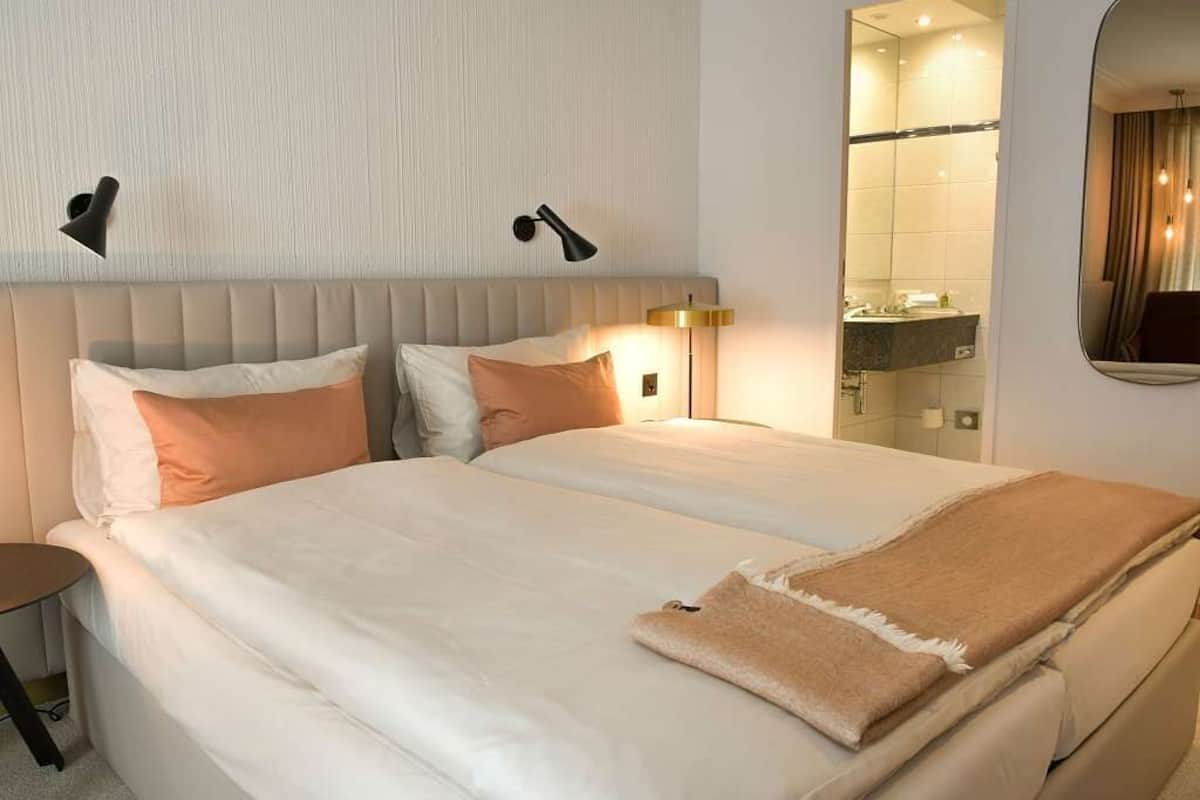 egyptian cotton sheets, premium bedding, tempur-pedic beds, minibar