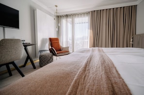 Superior Double Room | 埃及棉床单、高档床上用品、泰普尔床垫、迷你吧