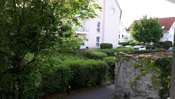 Standard Double Room, Roll-in Shower, Courtyard View | Property grounds