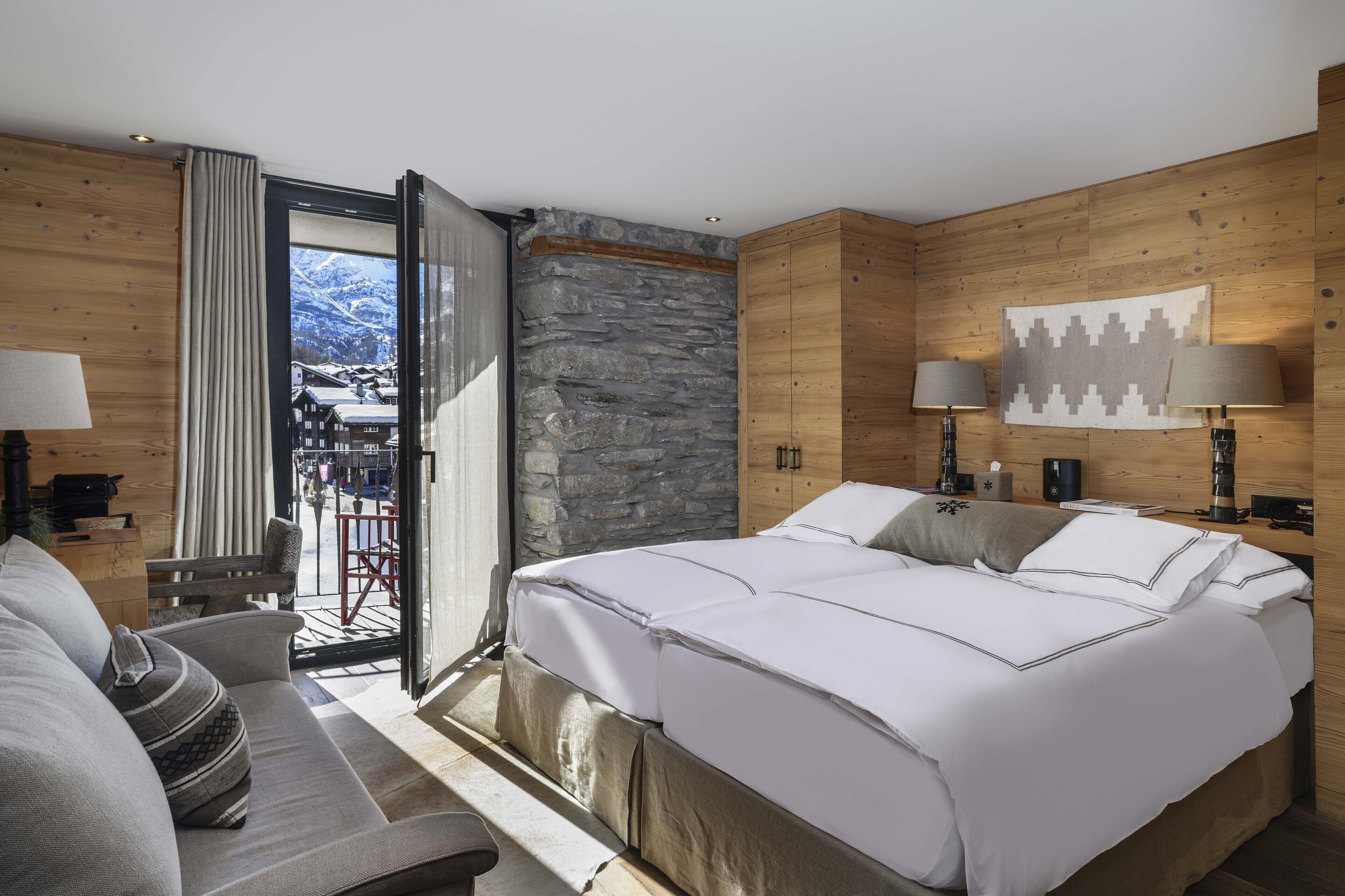 deluxe double room | hypo-allergenic bedding, in-room safe, individually decorated