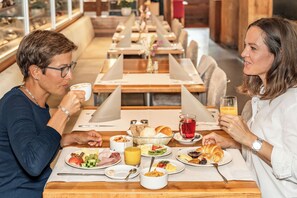 Continental breakfast for a fee on weekends - Tailormade Hotel KRONE Sarnen (Sarnen)