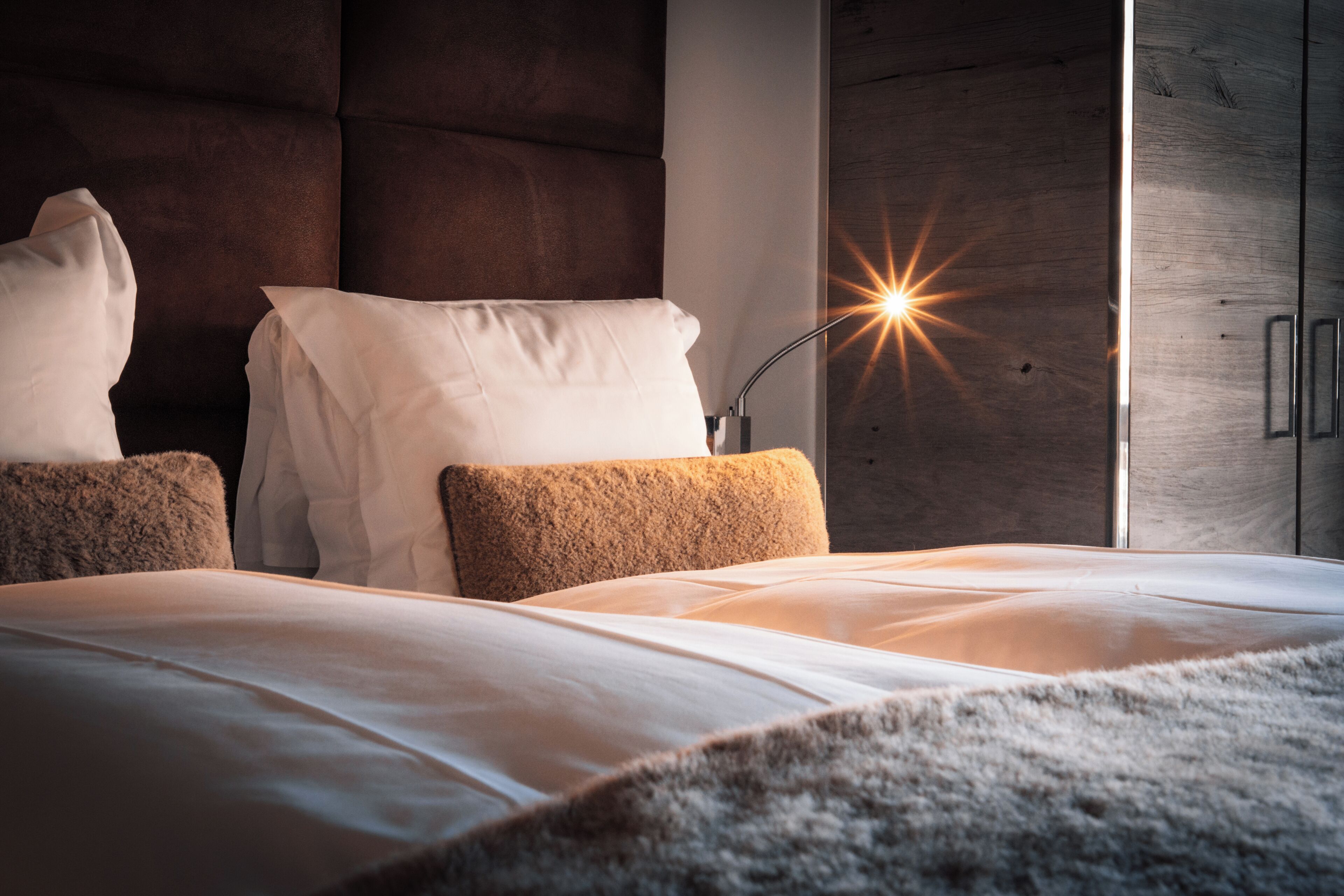 Ropa de cama de alta calidad y artículos del minibar gratis 