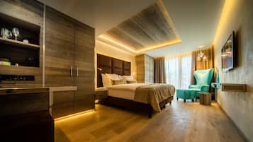 Premium Chic Room | 1 bedroom, premium bedding, free minibar items, in-room safe