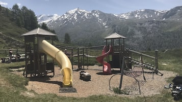 Área de juegos infantiles al aire libre
