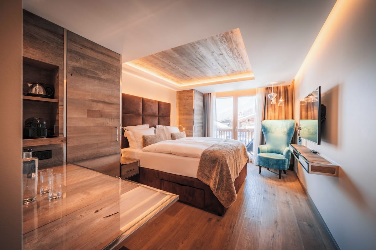 Cosy Chic Room | Premium bedding, minibar (some free items), in-room safe