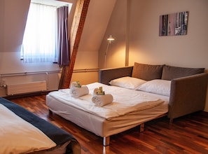 In-room safe, individually decorated, individually furnished, desk - Royal Hotel (Basel)