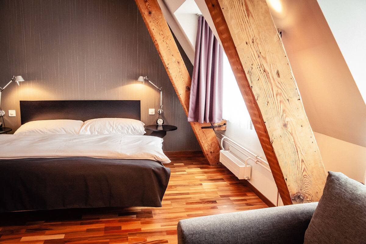 Comfort Room | In-room safe, desk, laptop workspace, blackout drapes