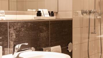 Ducha del cuarto de baño