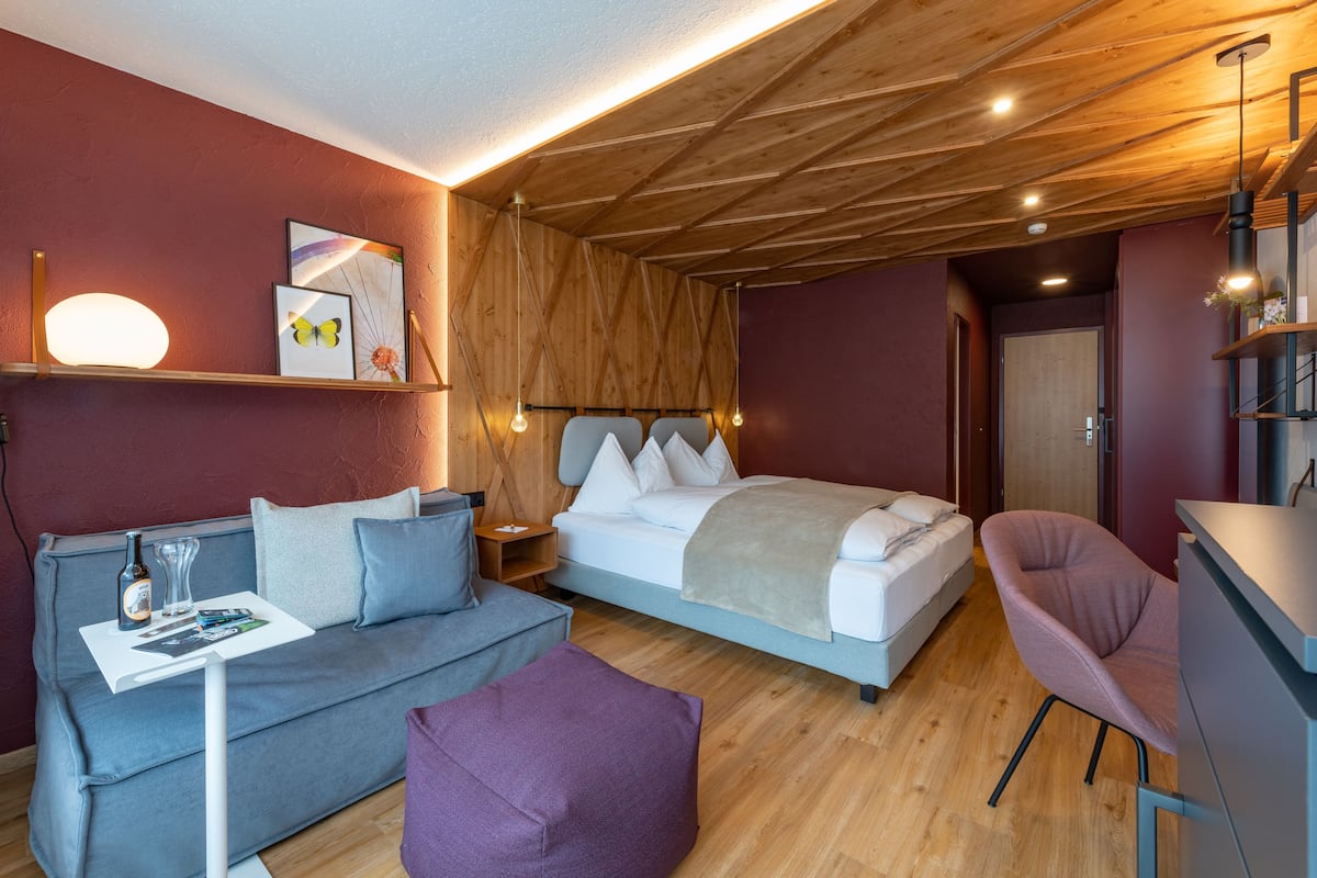 Premium Double Room | Living area | Flat-screen TV