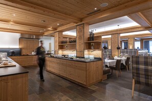 2 restaurants, breakfast, lunch, dinner served; Regional cuisine