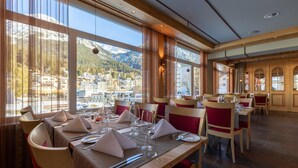 2 restauranter: frokost, lunsj og middag serveres