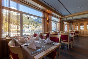 2 restaurants, breakfast, lunch, dinner served; Regional cuisine