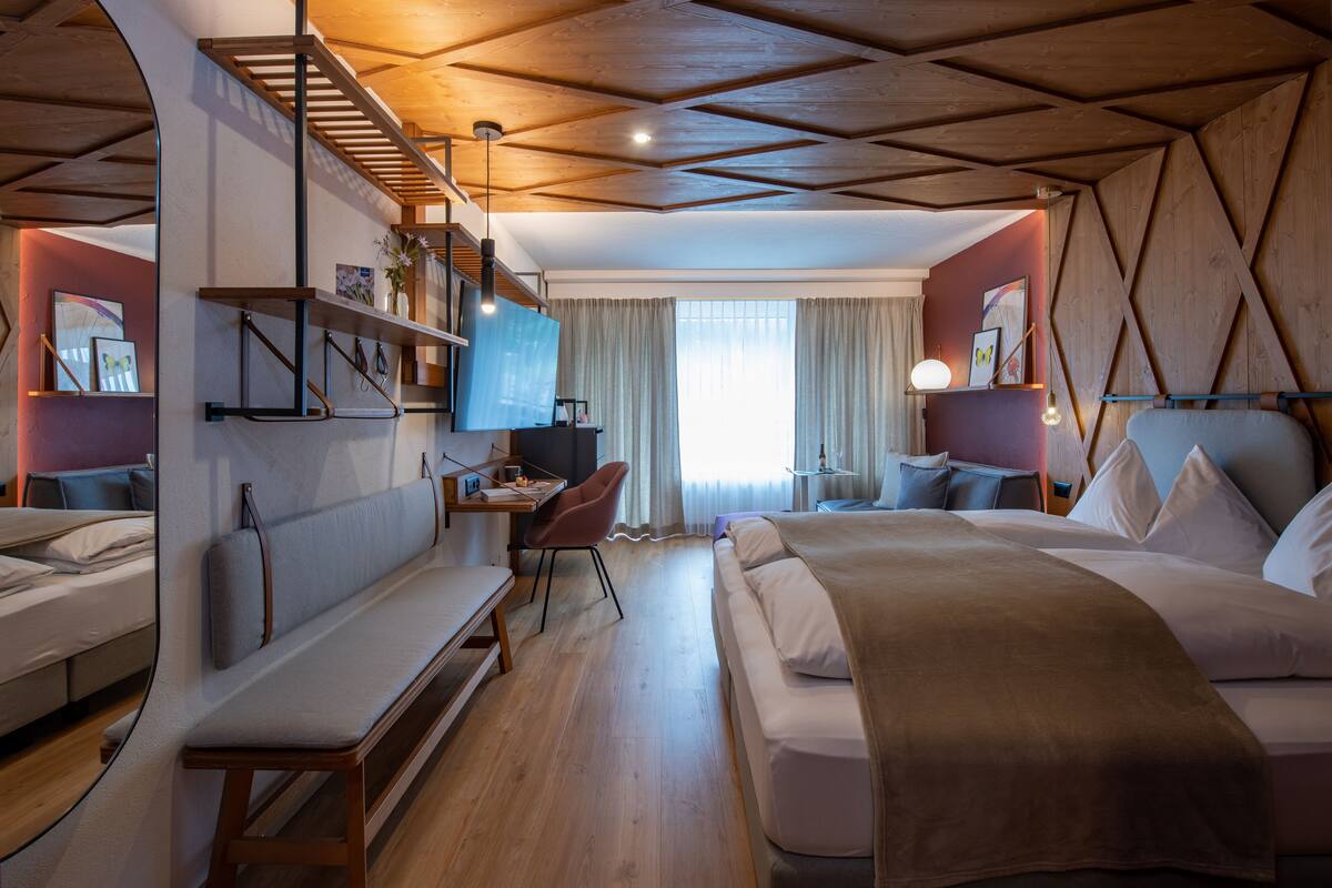 premium double room | living area | flat-screen tv