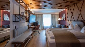 Premium Double Room | Living area | Flat-screen TV