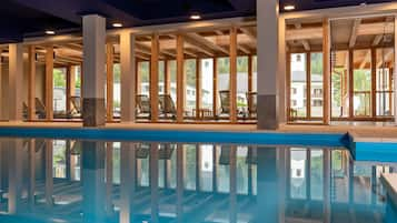 Indoor pool, sun loungers