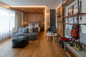 Premium Double Room | Hypo-allergenic bedding, free minibar, in-room safe, desk