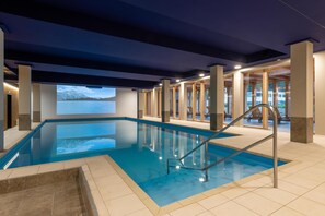 Indoor pool, pool loungers