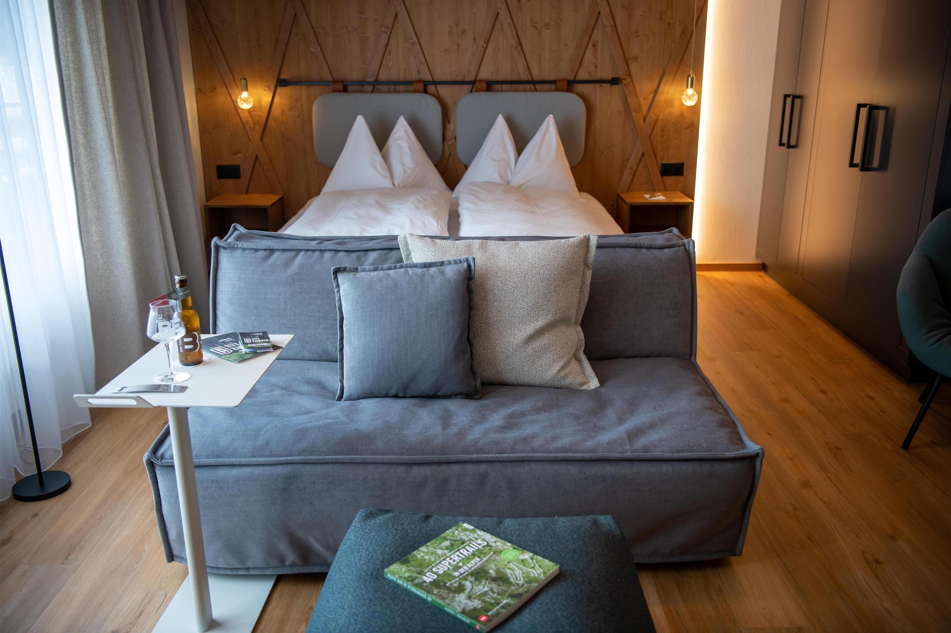 Premium-Doppelzimmer | Allergikerbettwaren, kostenlose Minibar, Zimmersafe, Schreibtisch