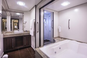 Ducha, artículos de tocador gratuitos, secador de pelo, bidet