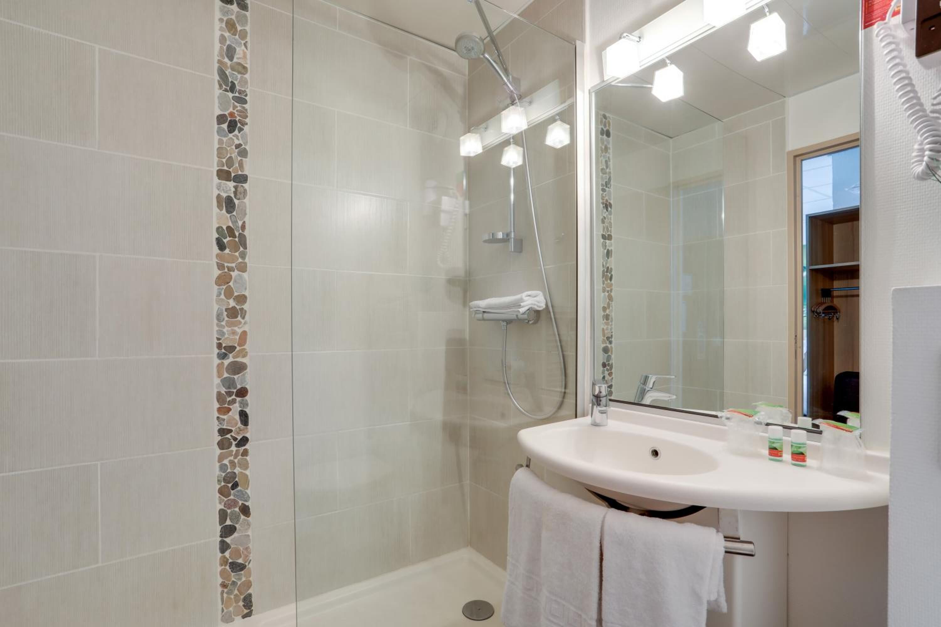 shower, free toiletries, hair dryer, towels