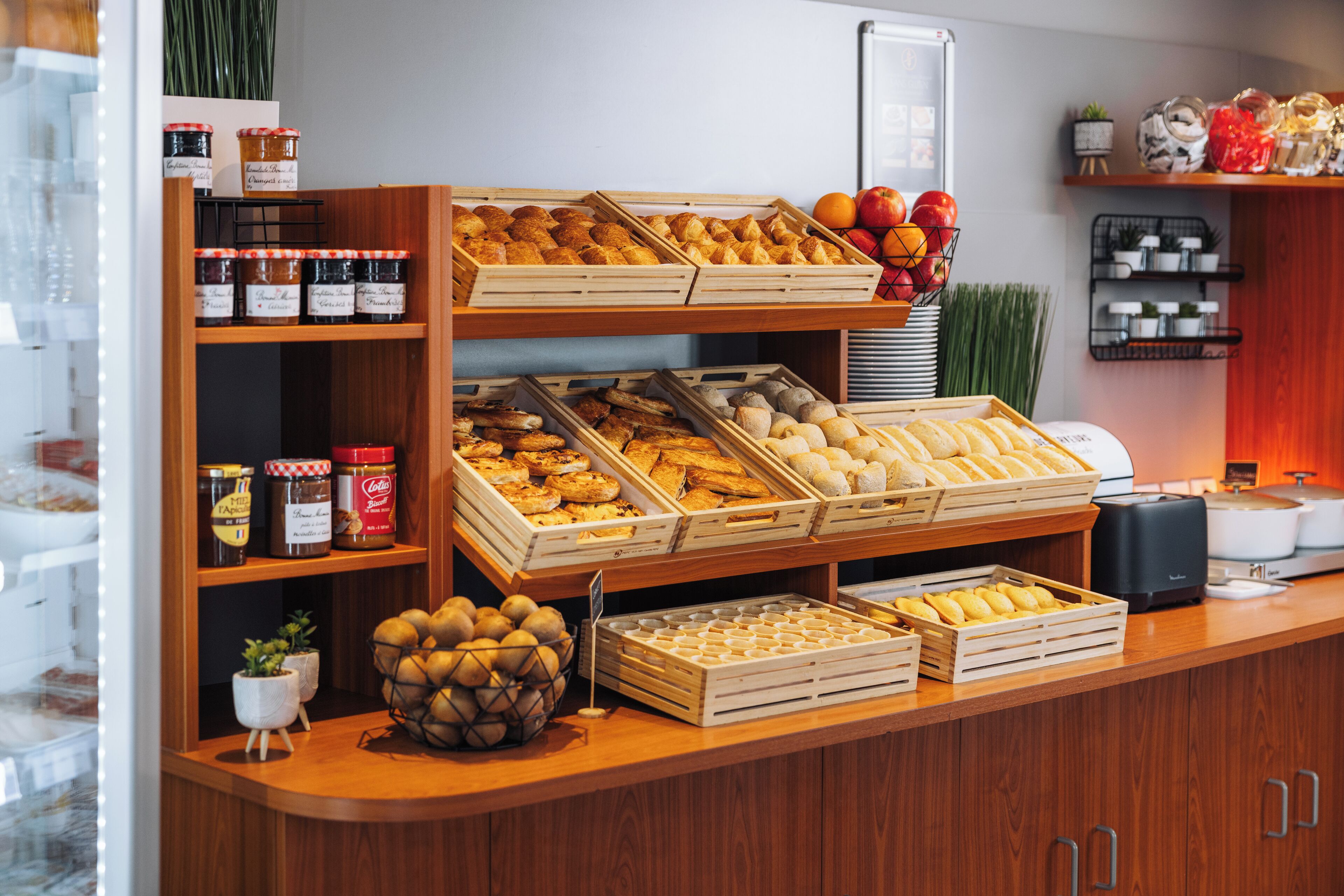 daily buffet breakfast (eur 12.90 per person)