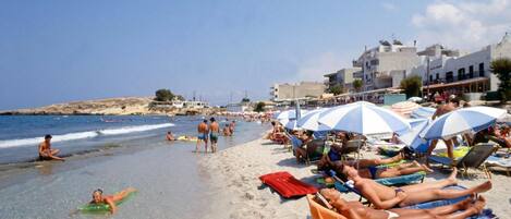 Playa en los alrededores, toallas de playa y paseos en botes de motor