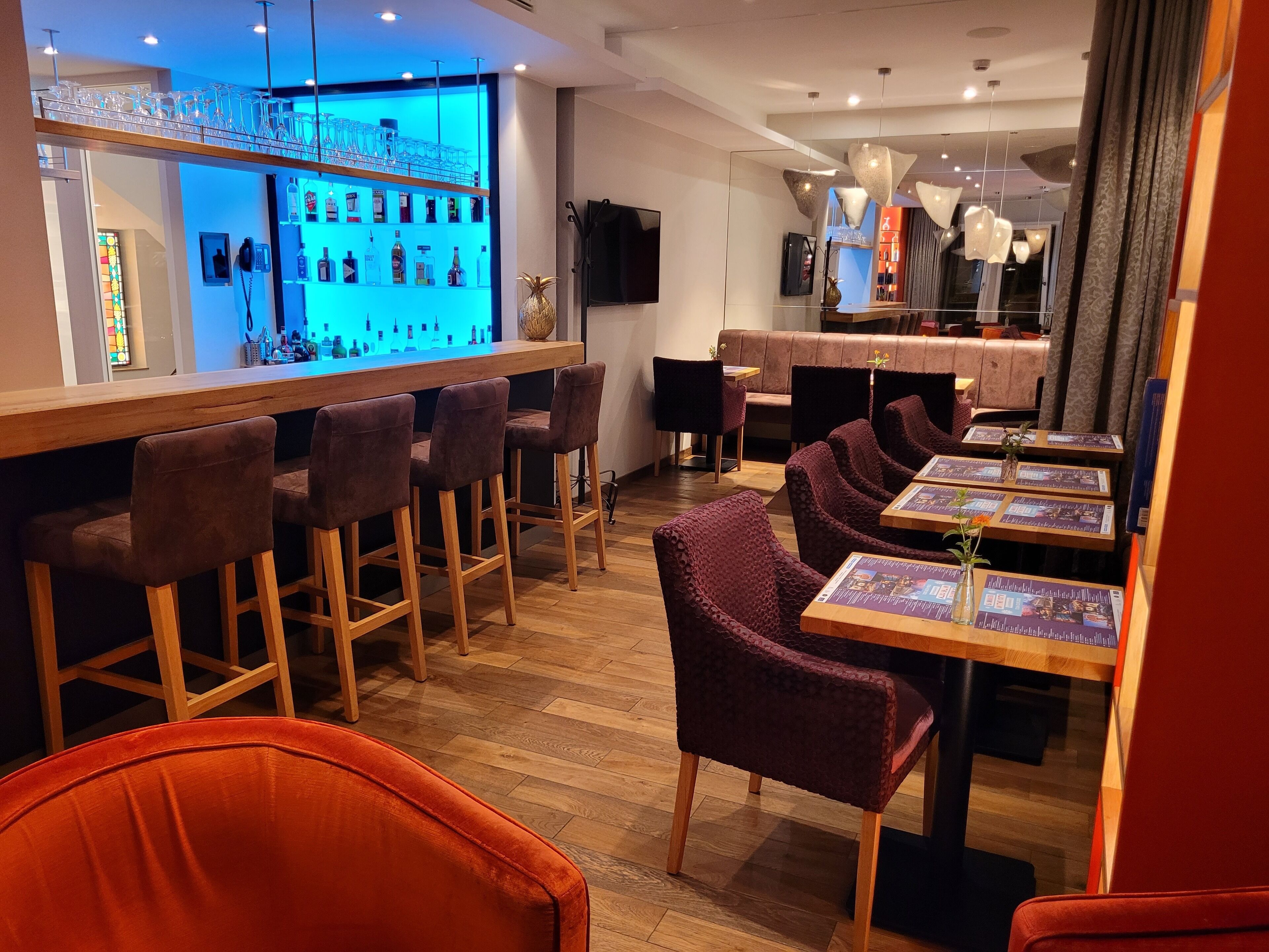 Desayuno continental diario (EUR 15 por persona)