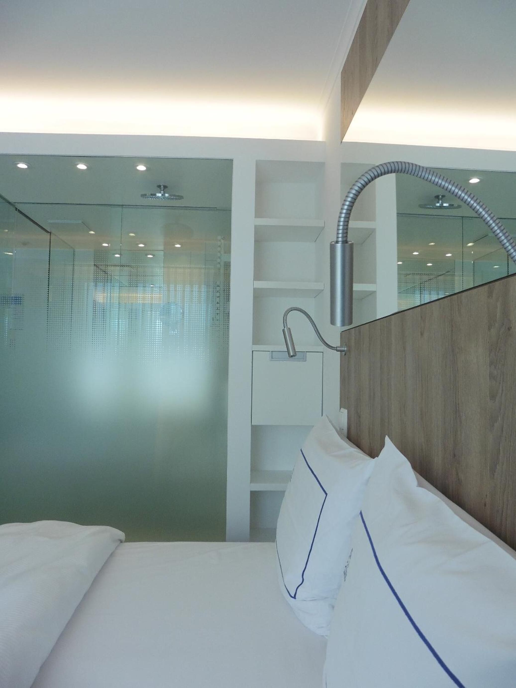 Hypo-allergenic bedding, in-room safe, desk, blackout curtains