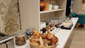 Dagelijks ontbijtbuffet (EUR 12 per persoon)