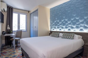 Privilege Double Room | In-room safe, desk, blackout drapes, iron/ironing board - The Originals Boutique, Hôtel Danieli, Avignon (Avignon)