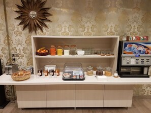 Daily buffet breakfast for a fee - Hôtel Danieli Avignon (Avignon)