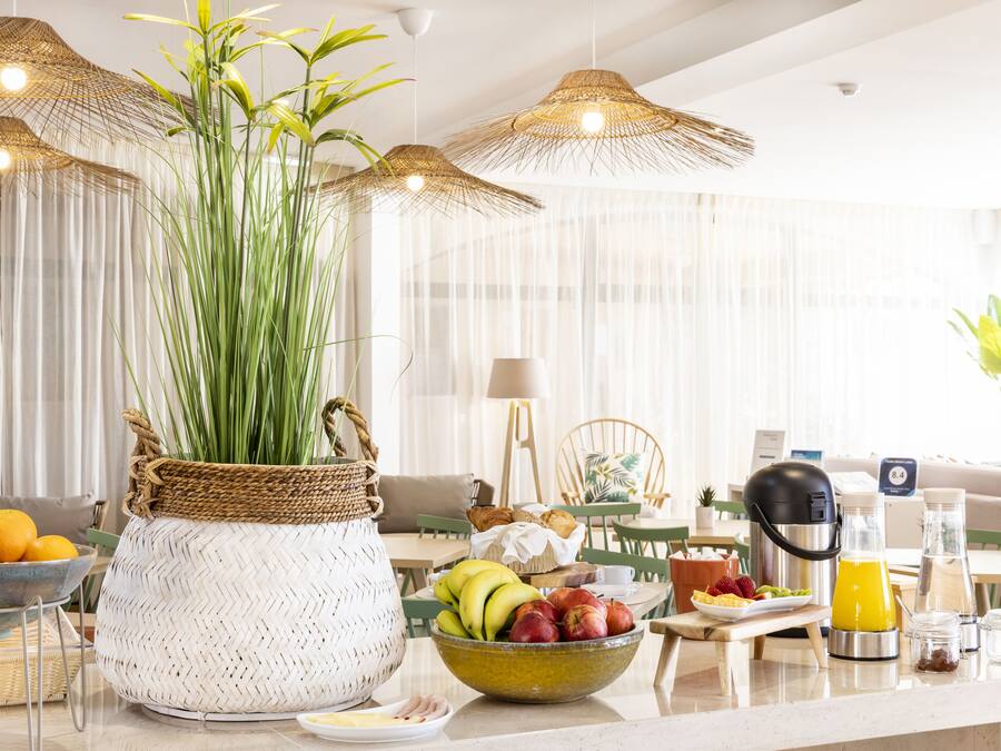 Daily buffet breakfast (EUR 20 per person)