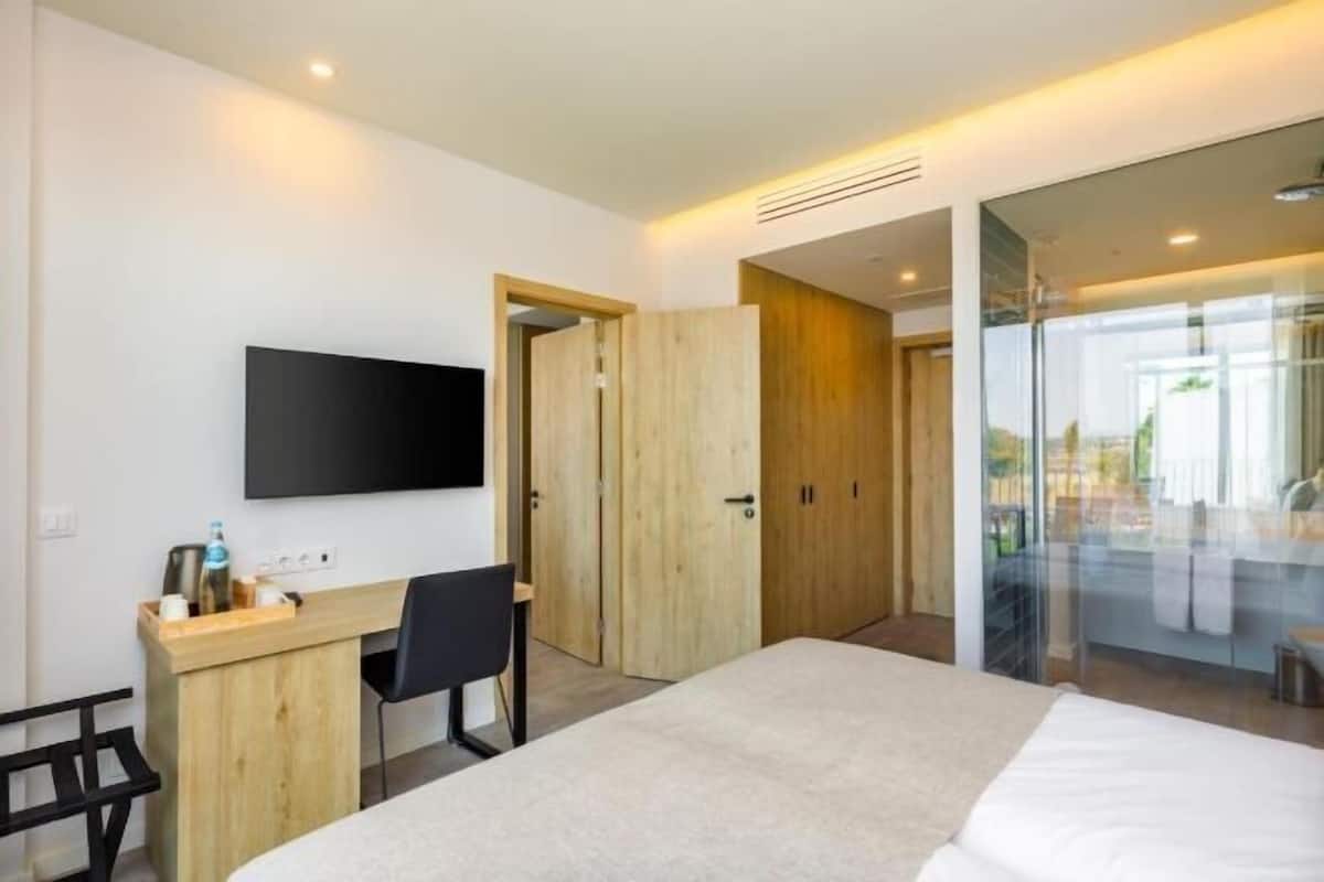 In-room safe, desk, laptop workspace, blackout curtains