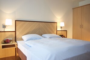 1 chambre, literie hypoallergénique, coffres-forts dans les chambres