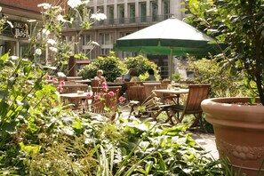 아침 식사, 점심 식사 및 저녁 식사 제공