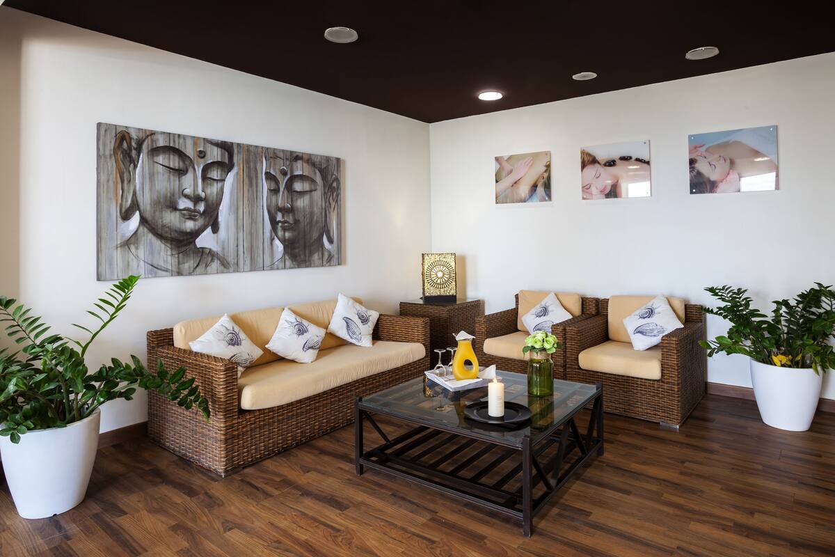 sauna, hot tub, steam room, body treatments, hydrotherapy, aromatherapy