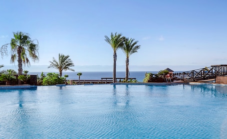 2 piscinas al aire libre