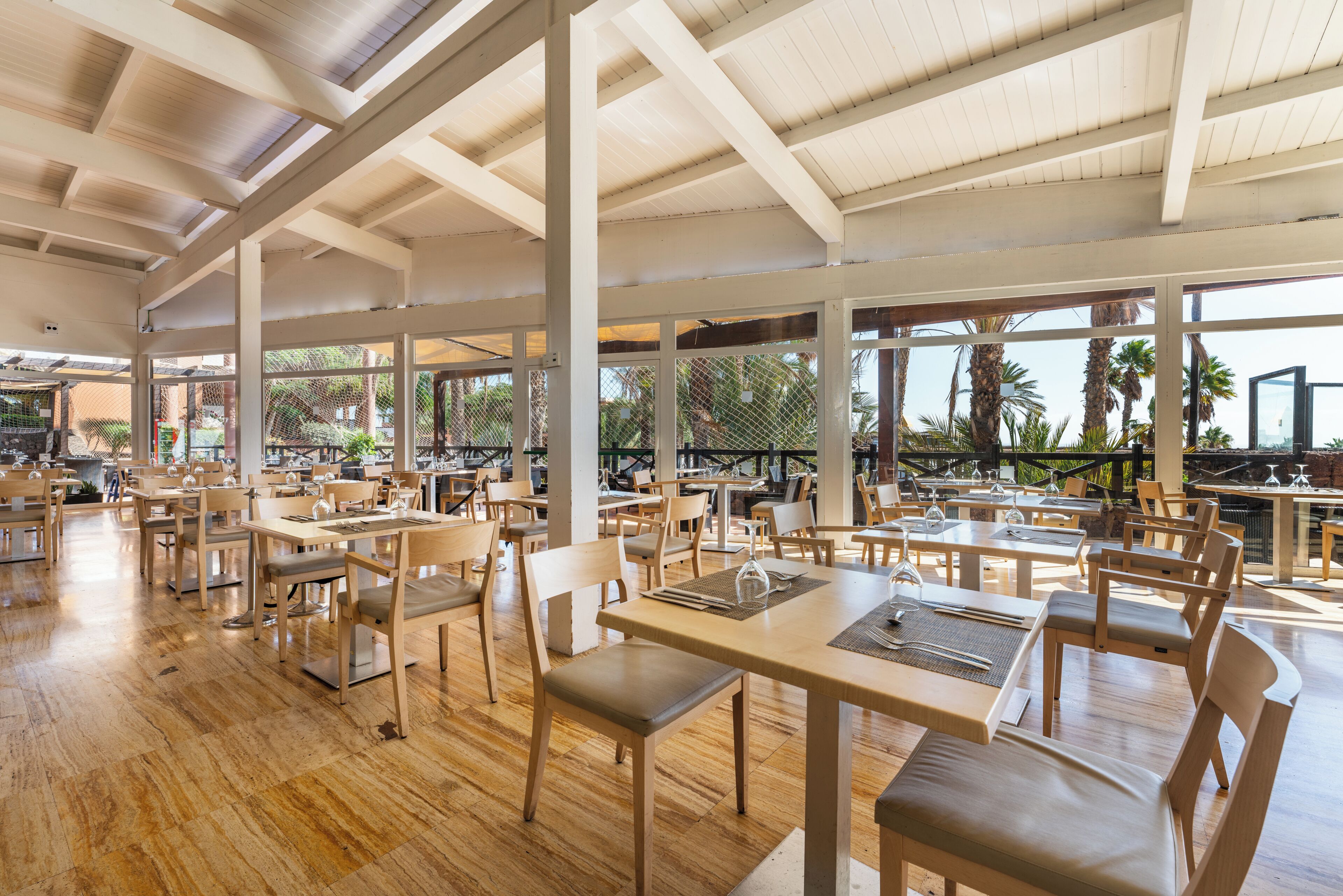Petit déjeuner, déjeuner et dîner servis sur place
