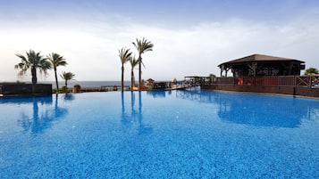2 piscinas al aire libre