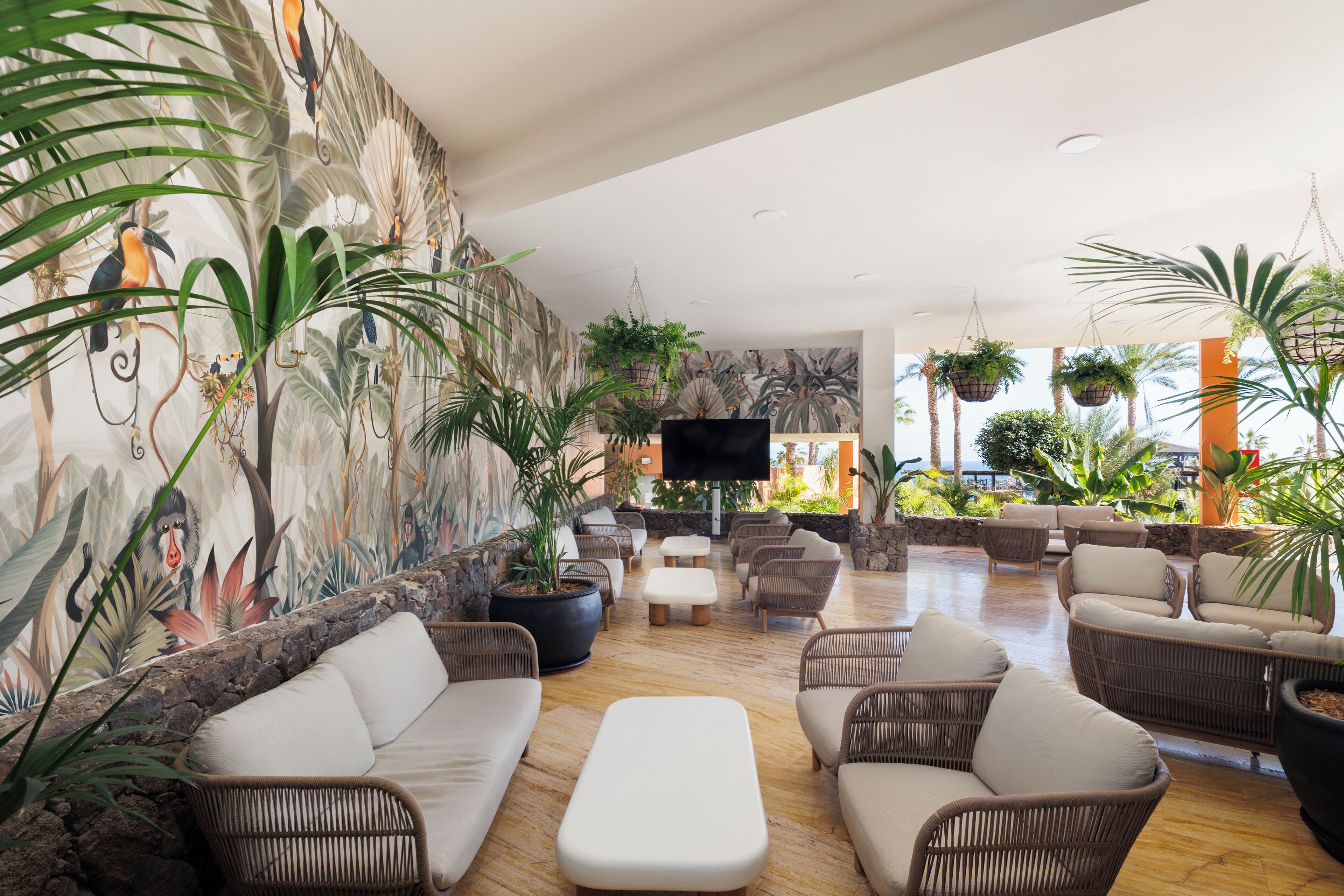 2 bares/lounges, saguão/lounge