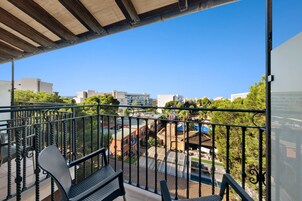 Habitación superior | Minibar, caja fuerte, tabla de planchar con plancha y cunas gratuitas