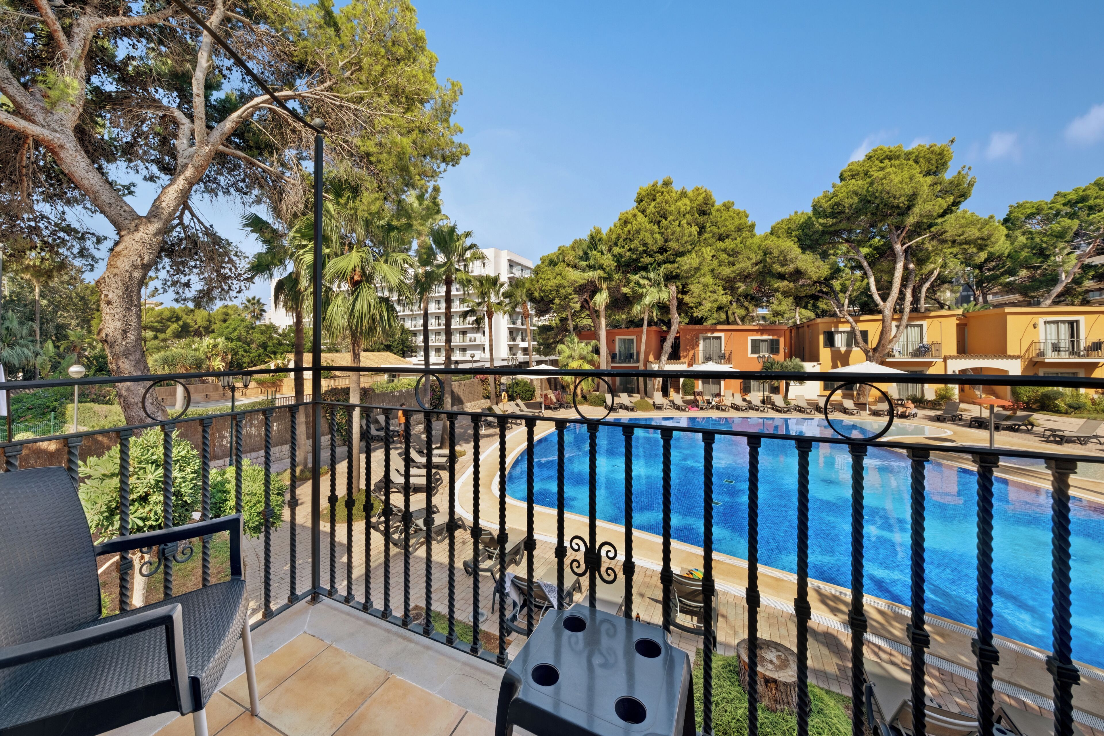 Minibar, in-room safe, iron/ironing board, free cots/infant beds