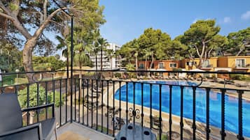 Minibar, in-room safe, iron/ironing board, free cots/infant beds