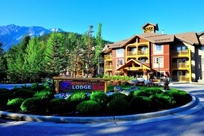 Exterior - Pemberton Valley Lodge (Pemberton)